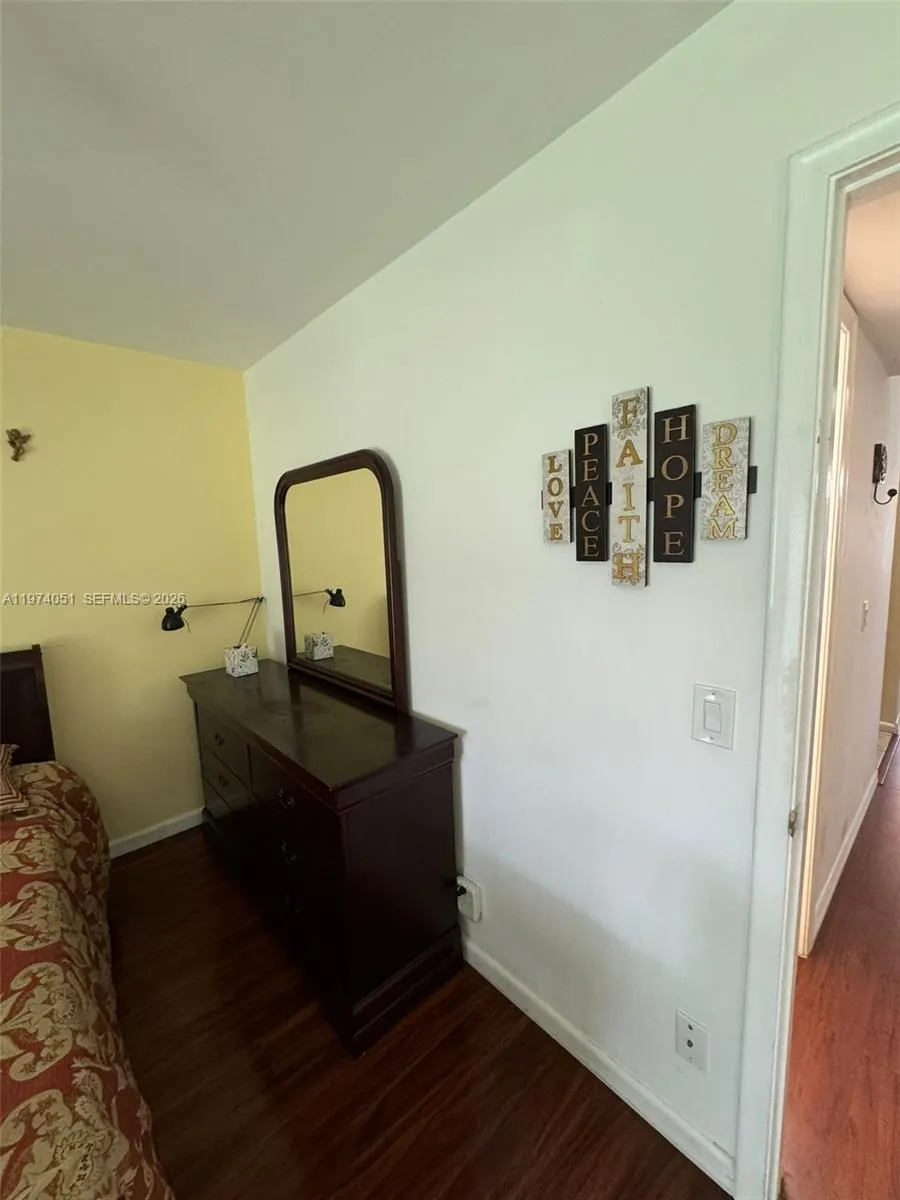221 Kent M #221