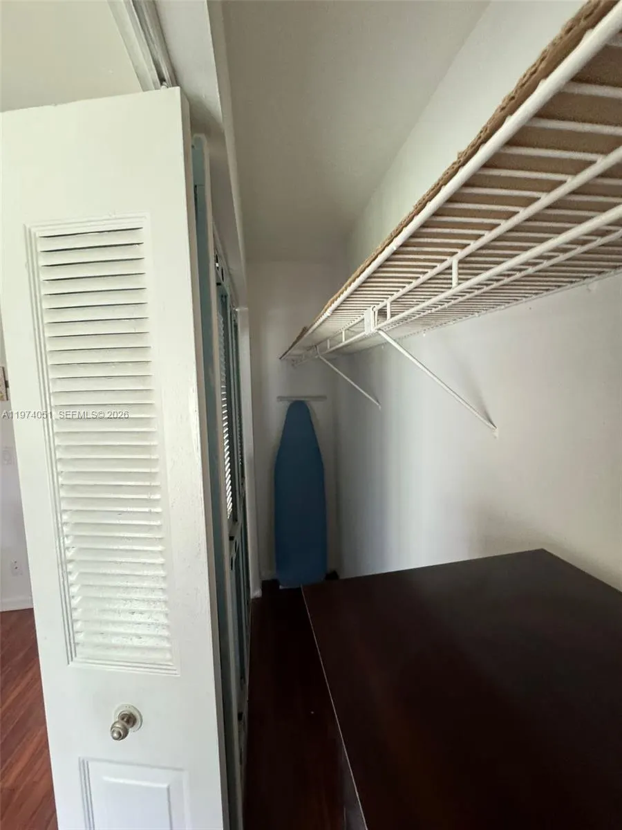 221 Kent M #221
