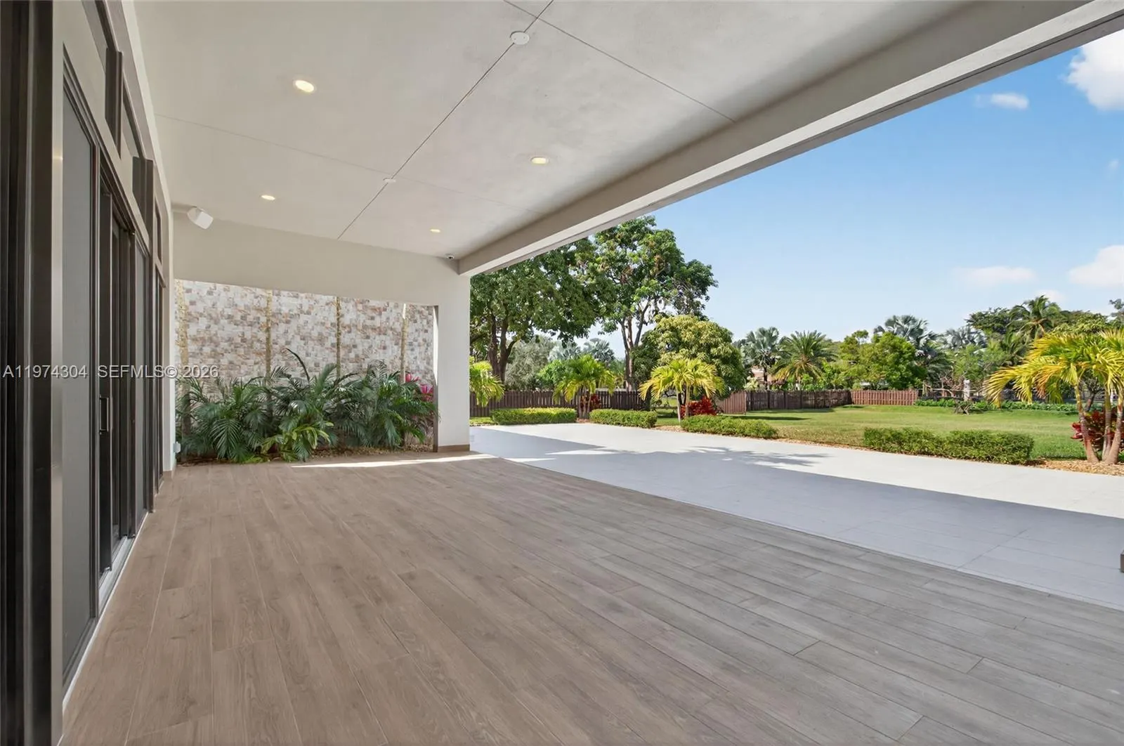 14401 W Palomino Drive