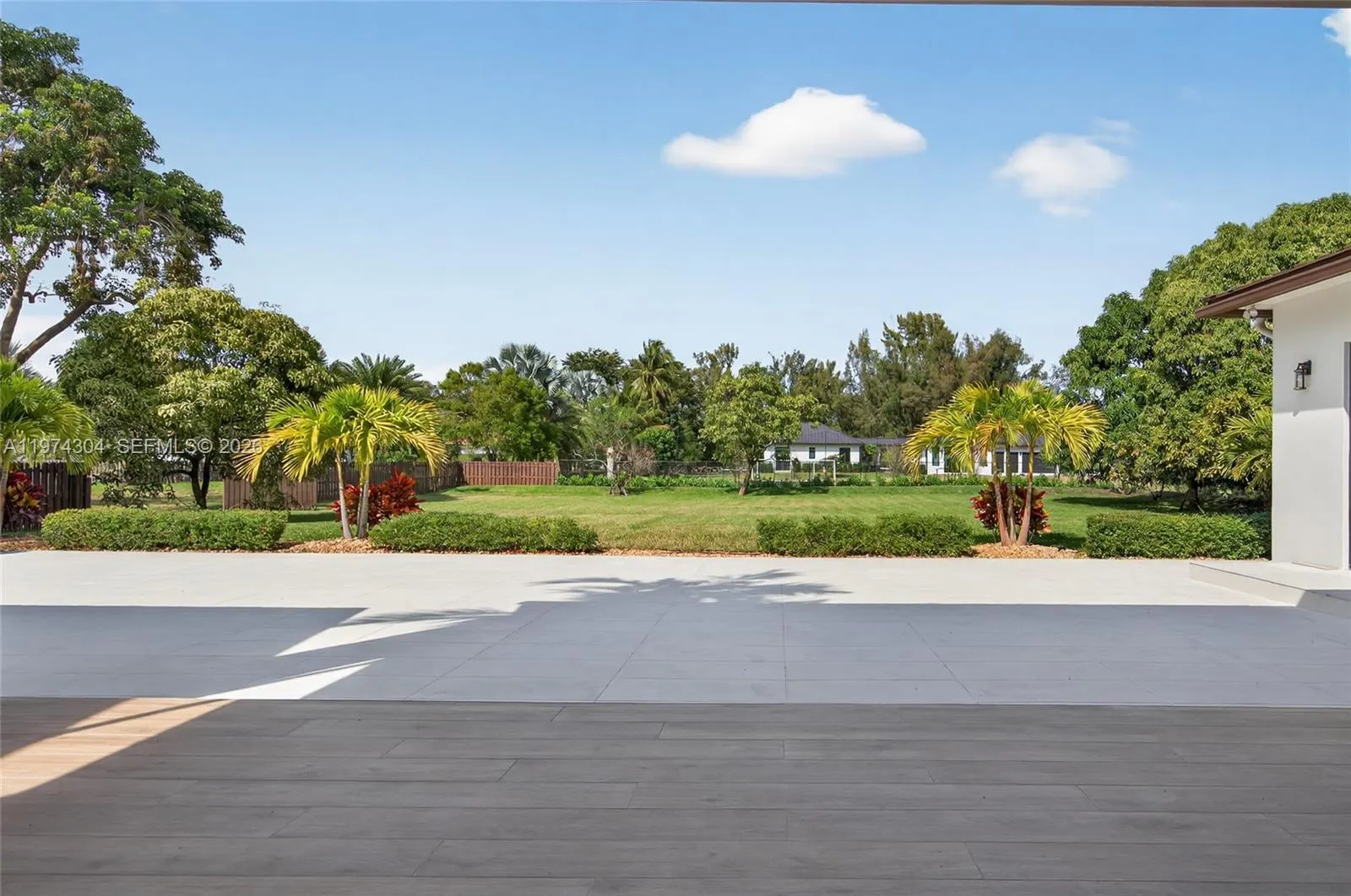 14401 W Palomino Drive