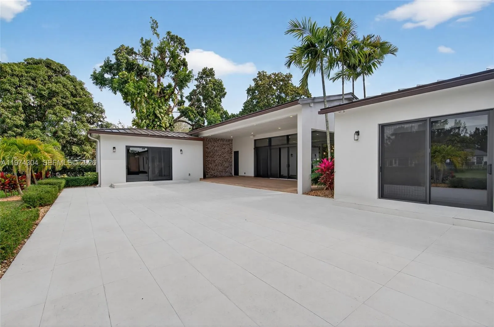 14401 W Palomino Drive