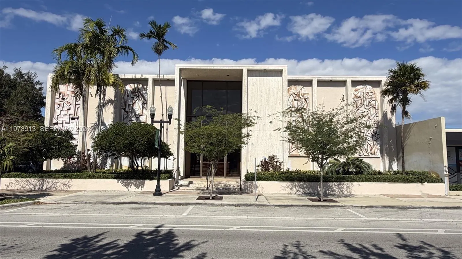 2435 Hollywood Boulevard