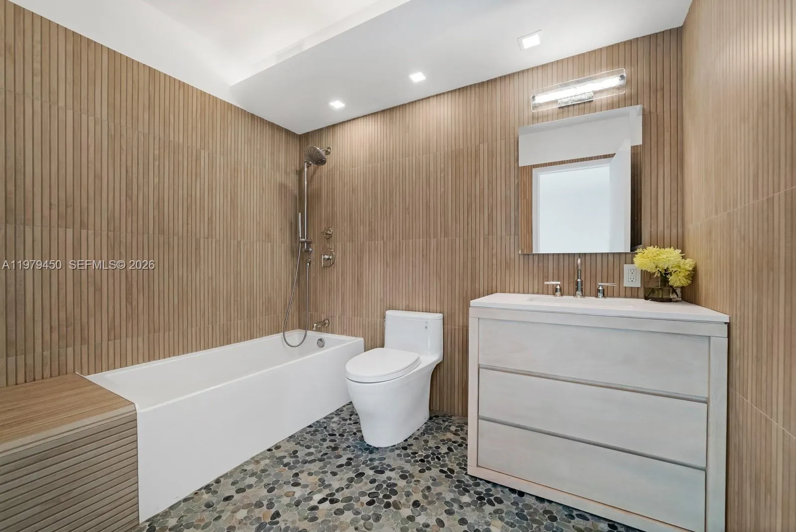 5801 Collins Avenue #1200