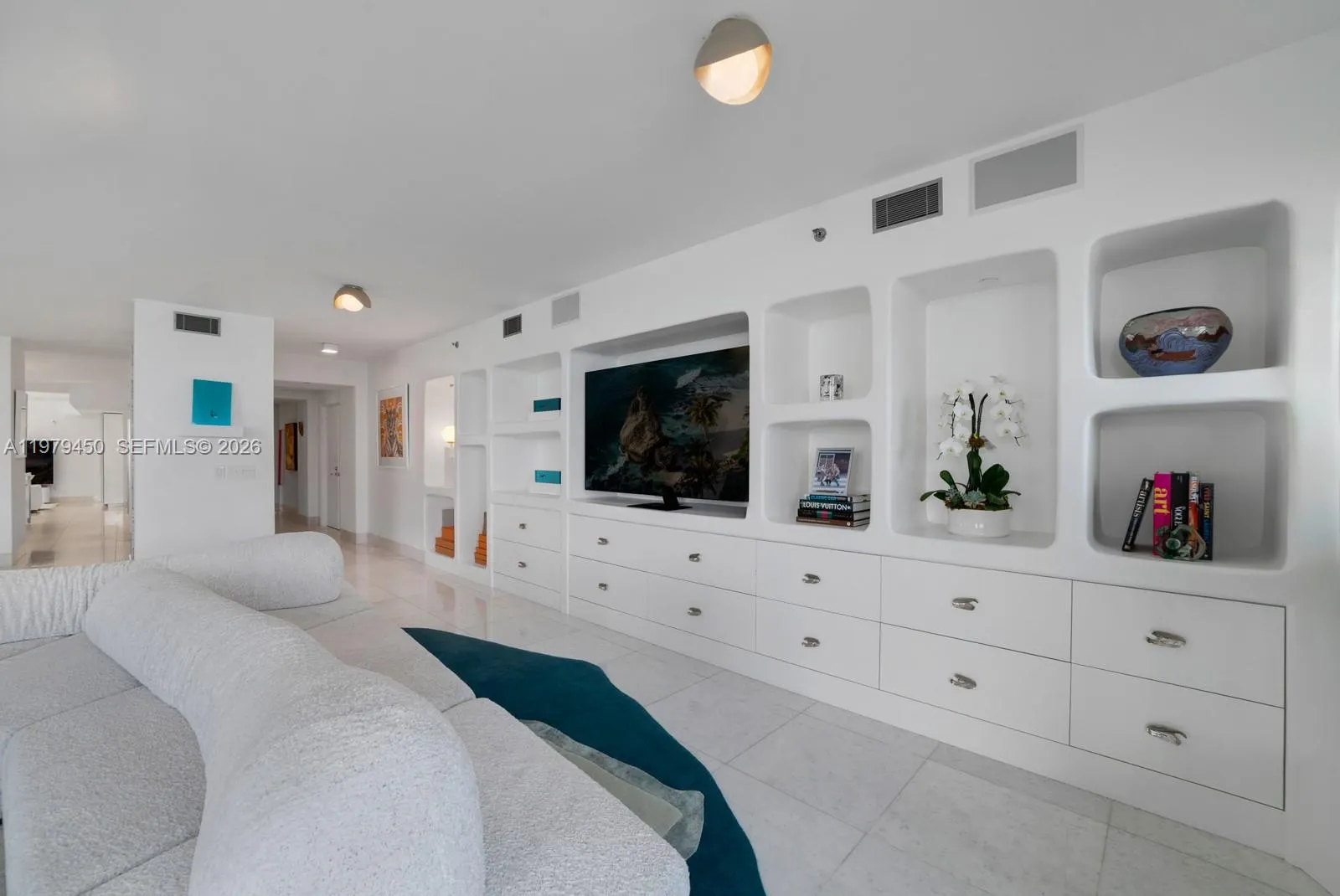 5801 Collins Avenue #1200