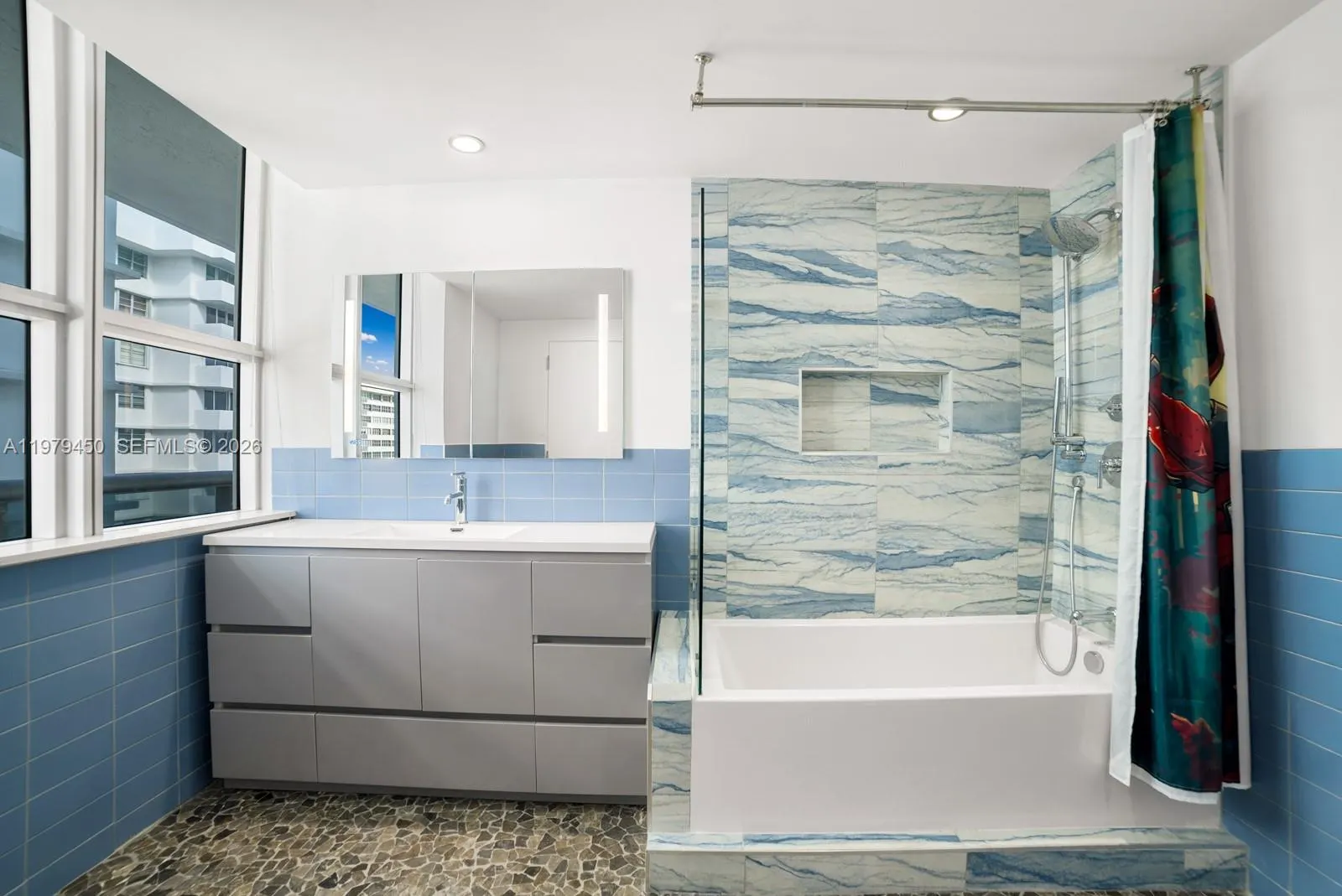 5801 Collins Avenue #1200