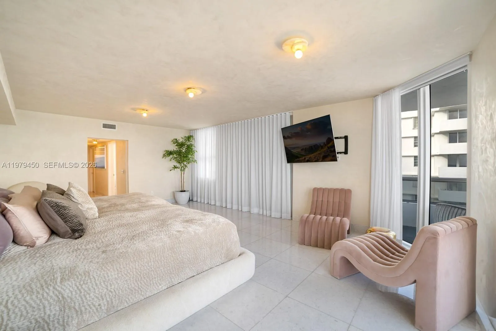 5801 Collins Avenue #1200