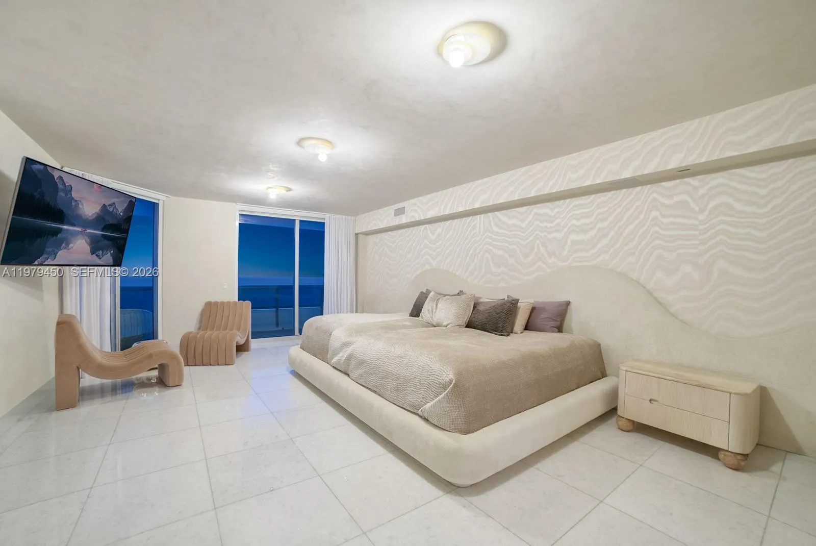 5801 Collins Avenue #1200