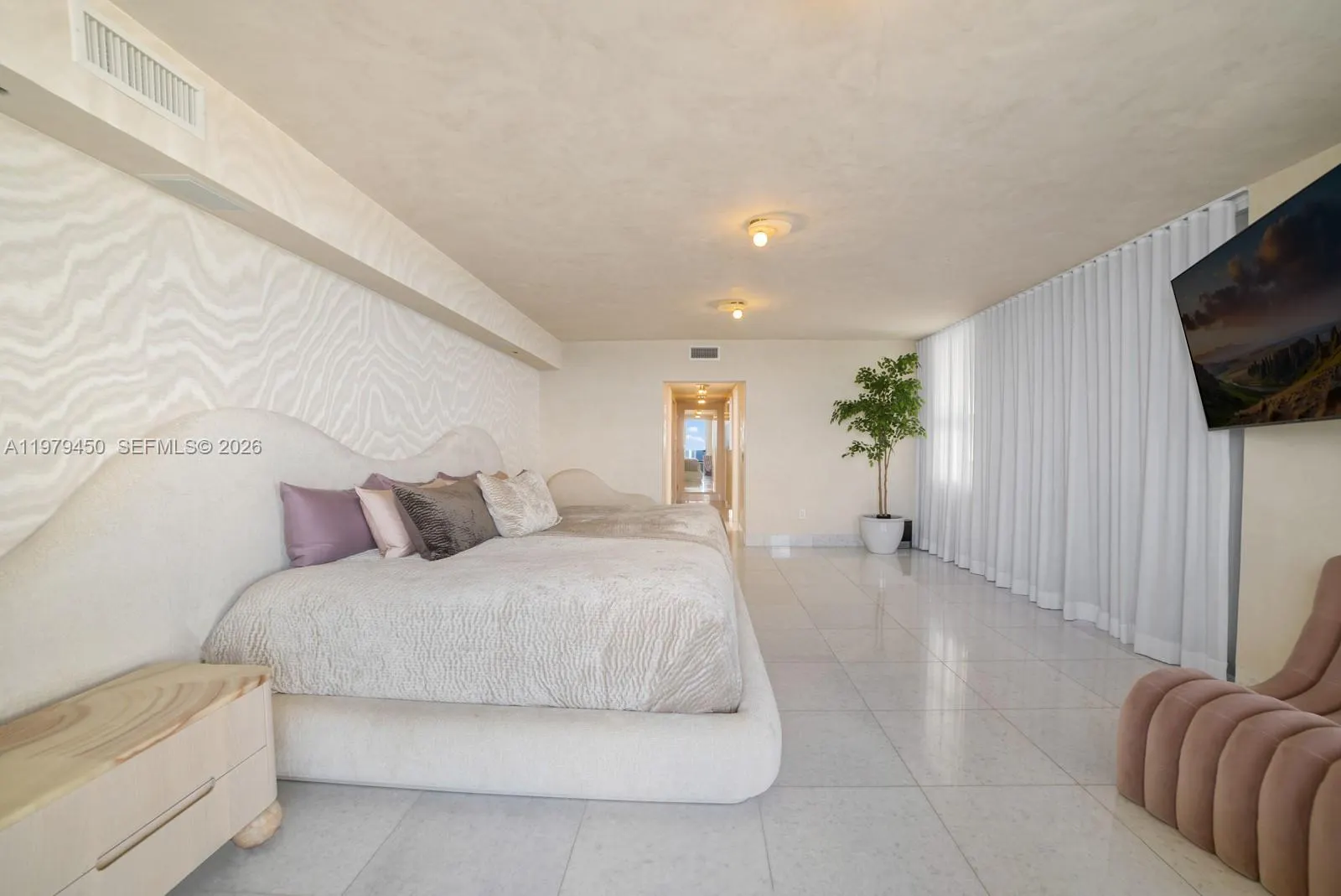 5801 Collins Avenue #1200