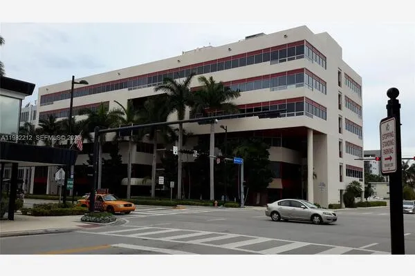 1111 N Kane Concourse #500