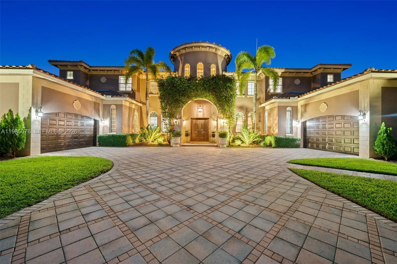12821 Kapok Lane