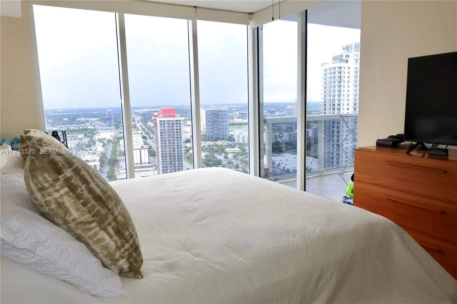 1800 S Ocean Drive #3908