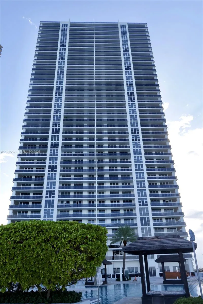 1800 S Ocean Drive #3908