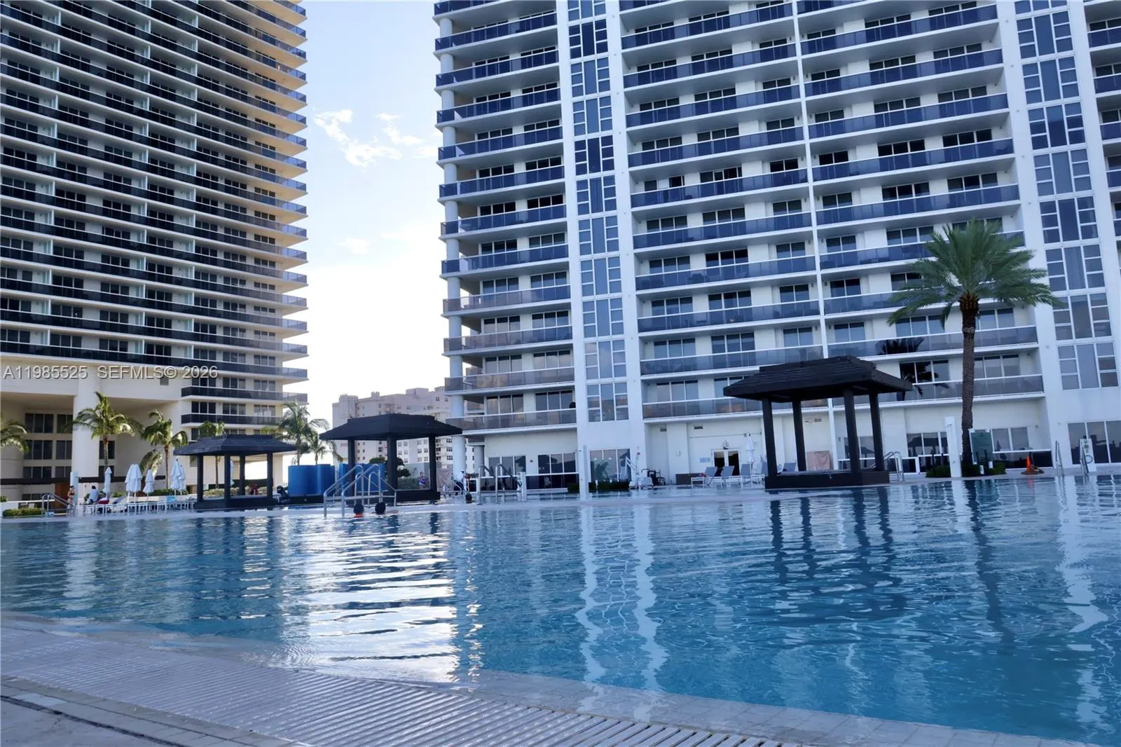 1800 S Ocean Drive #3908