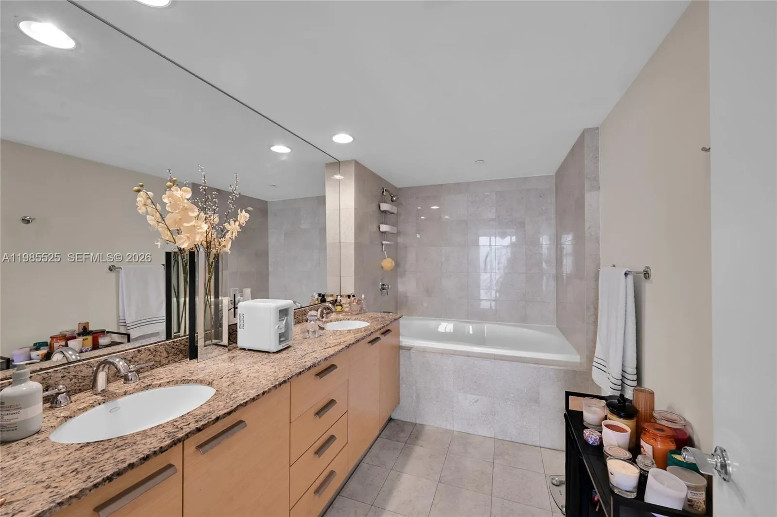 1800 S Ocean Drive #3908