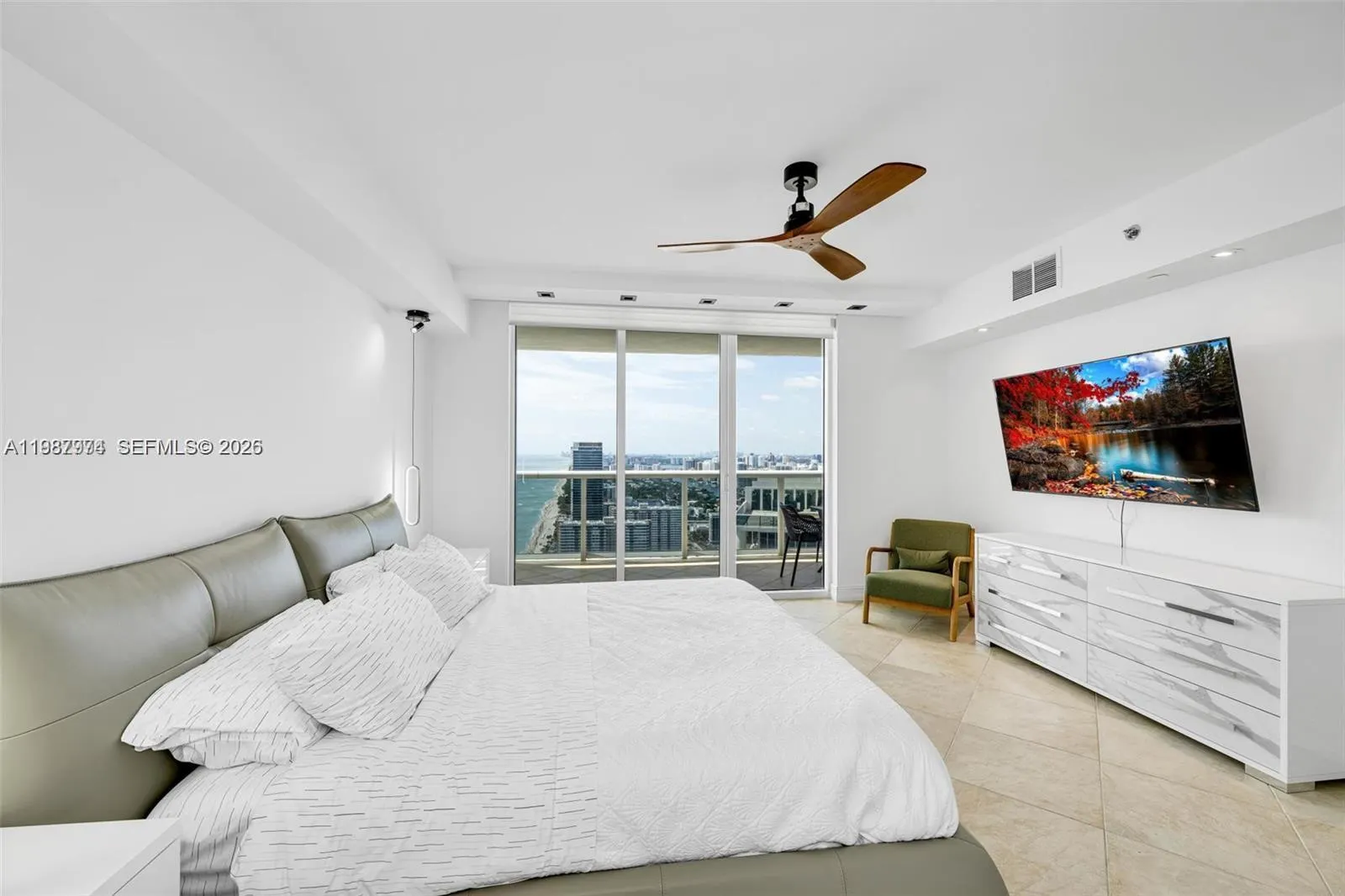 1830 S Ocean Drive #4704
