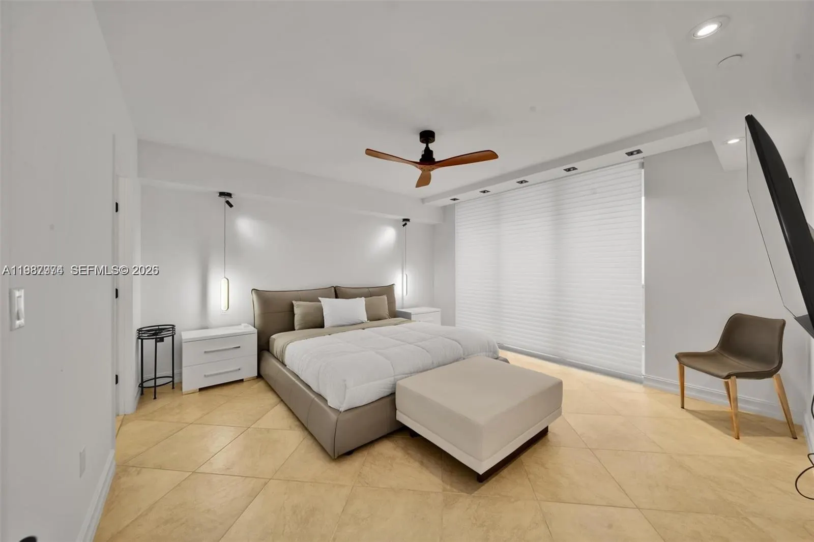 1830 S Ocean Drive #4704