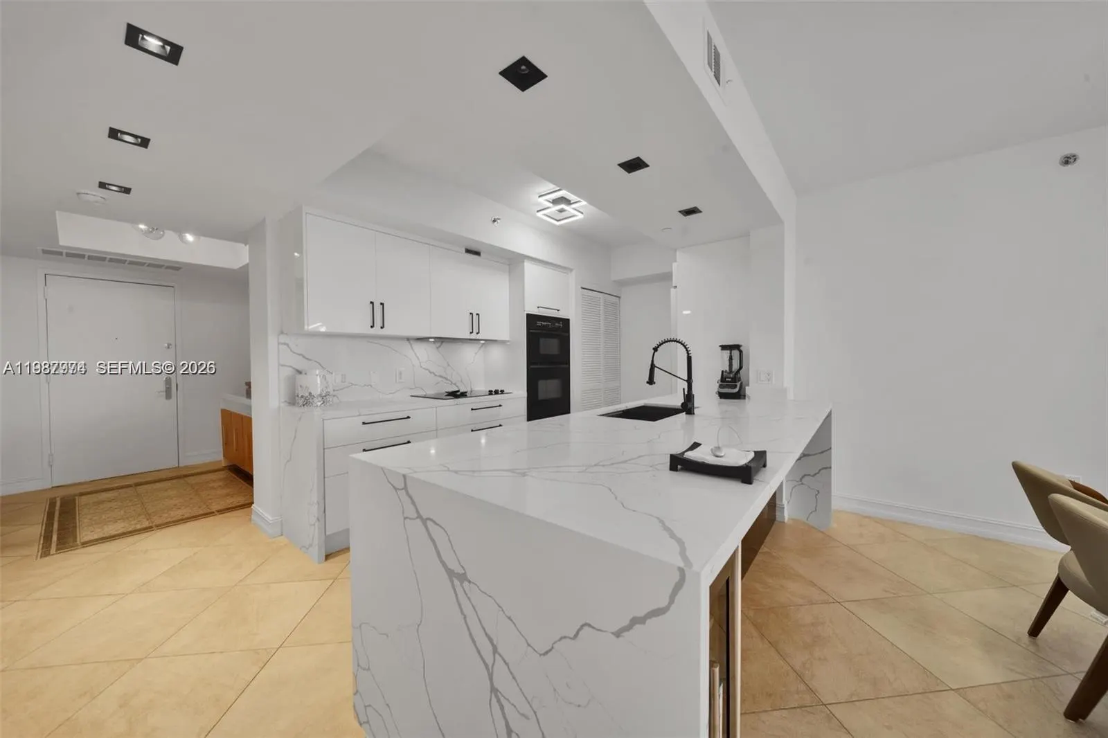 1830 S Ocean Drive #4704