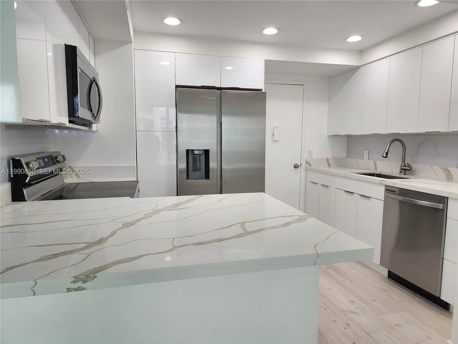 3505 S Ocean Drive #515