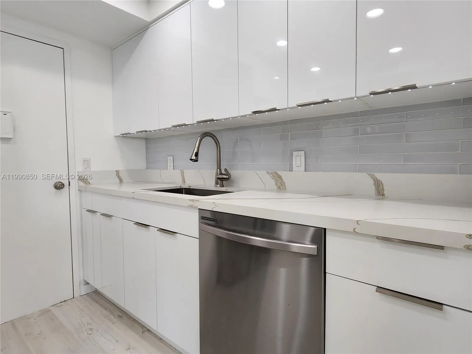3505 S Ocean Drive #515