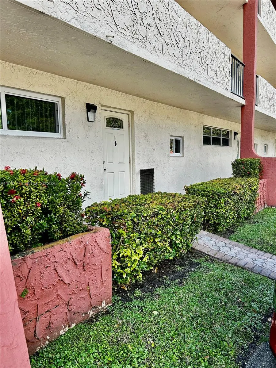 411 S Hollybrook Drive #105