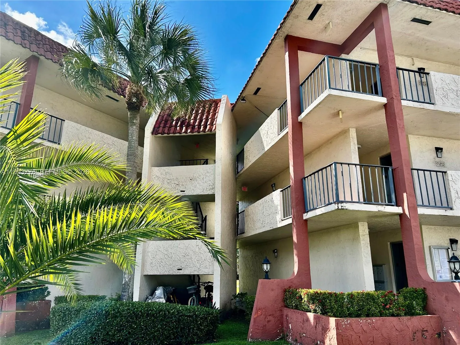 411 S Hollybrook Drive #105
