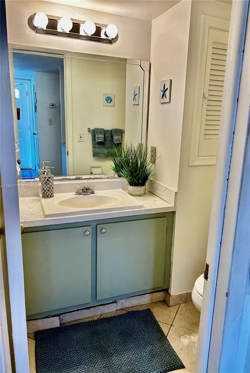 411 S Hollybrook Drive #105