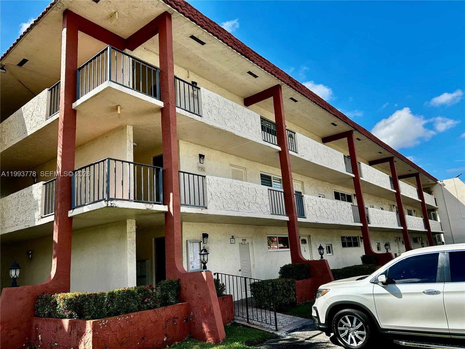 411 S Hollybrook Drive #105