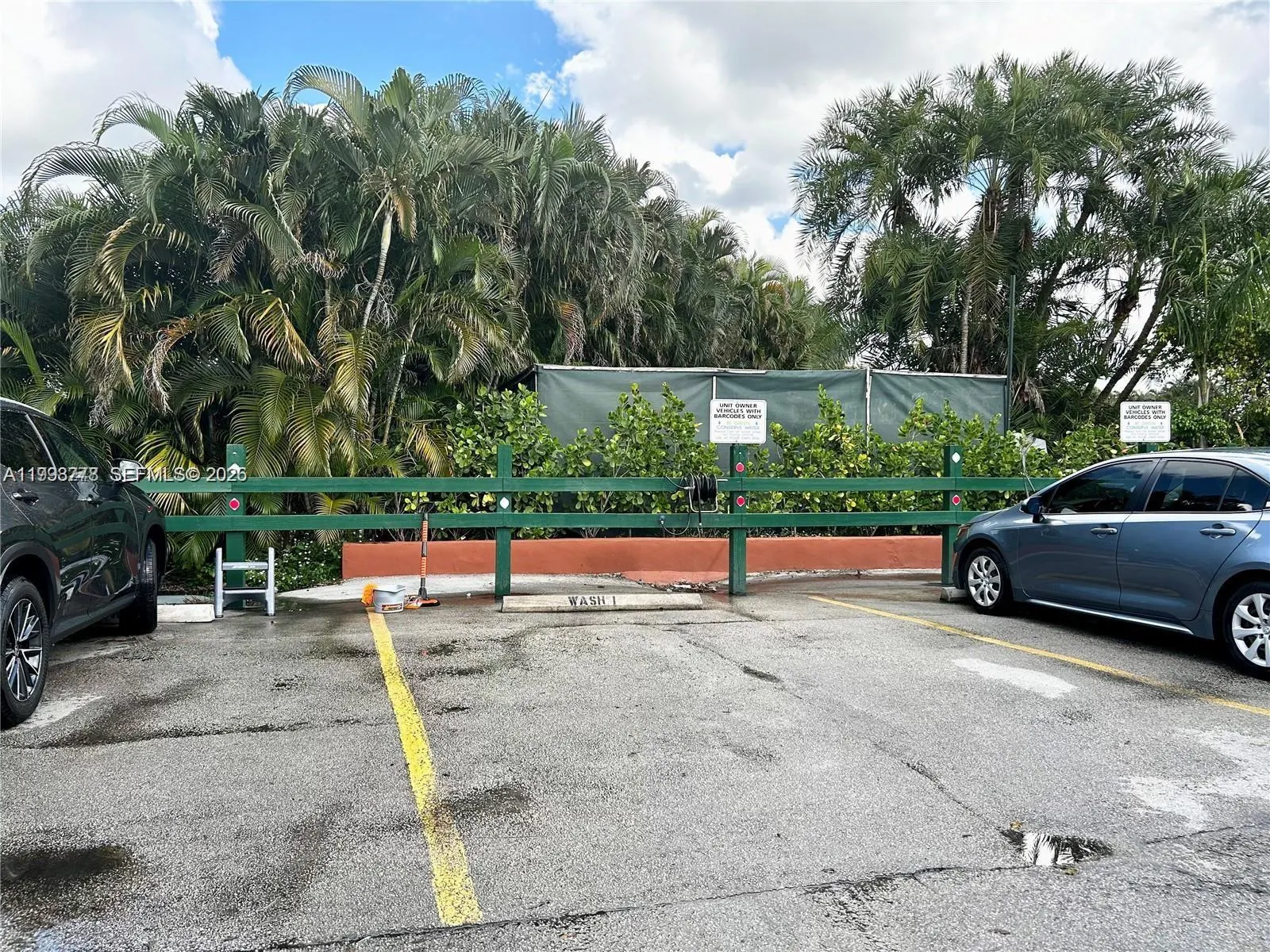 411 S Hollybrook Drive #105