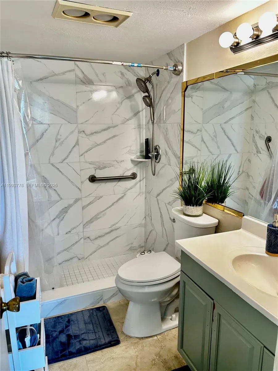 411 S Hollybrook Drive #105