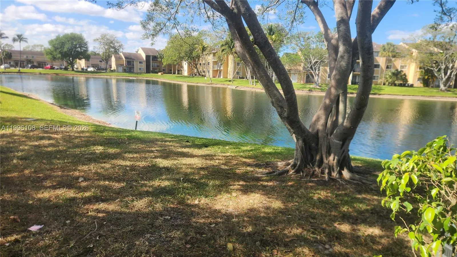 210 E Palm Circle E