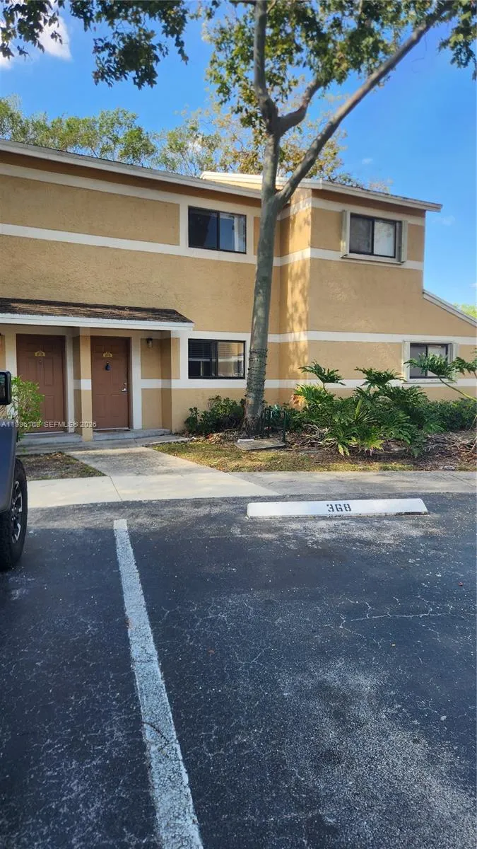 210 E Palm Circle E