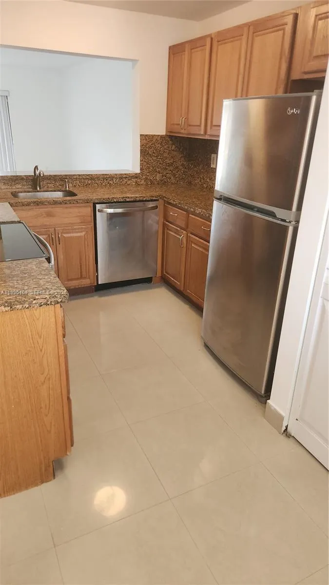 210 E Palm Circle E