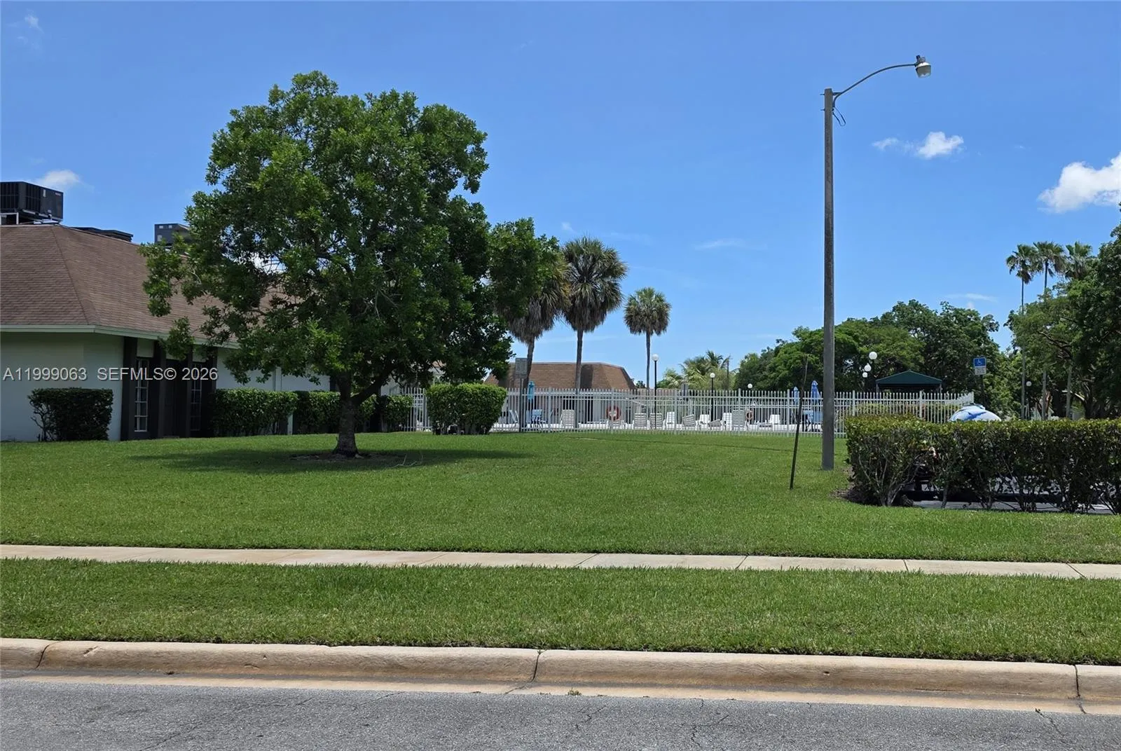 5510 N Lakewood Circle N #511