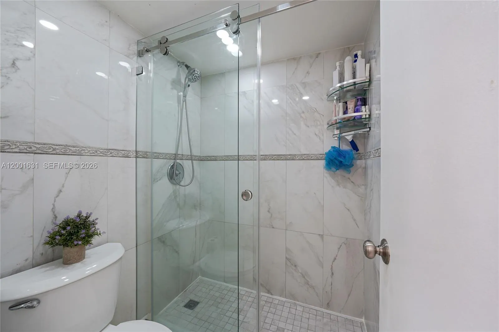 1305 W 53rd Street #429