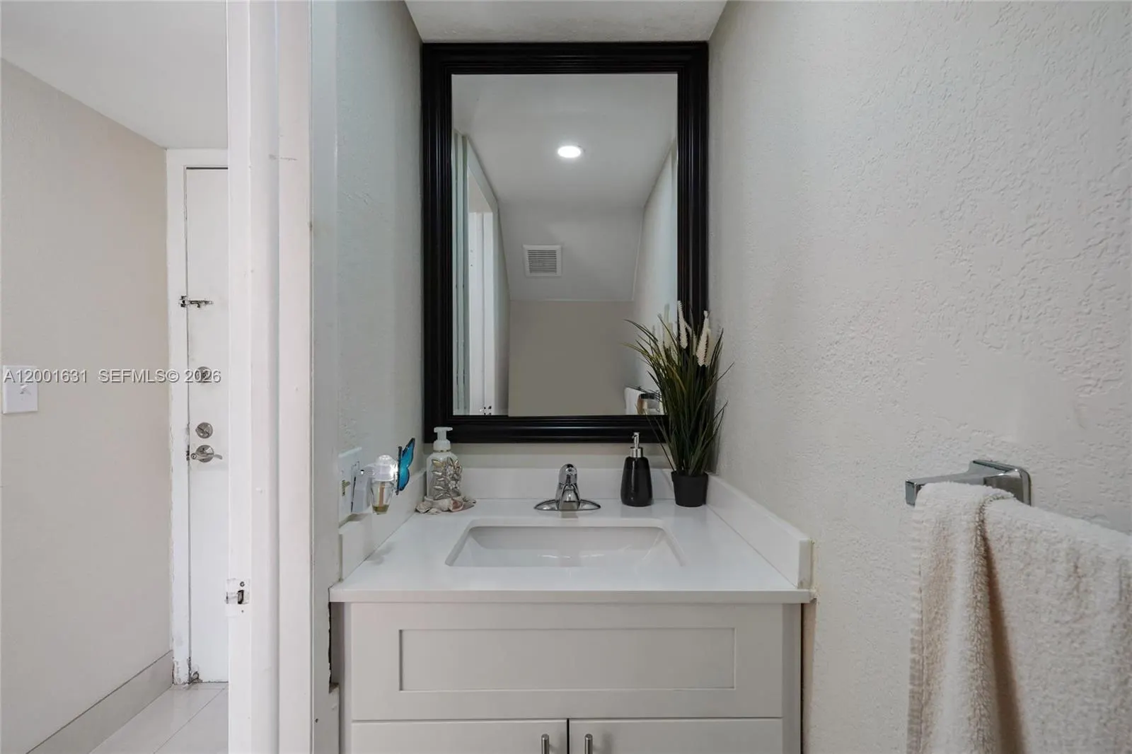 1305 W 53rd Street #429