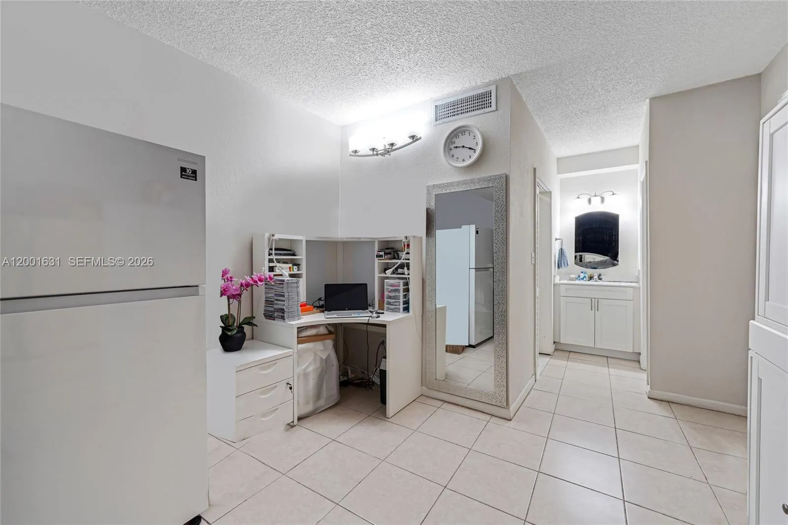 1305 W 53rd Street #429