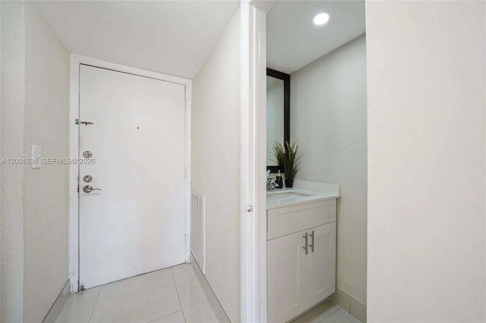 1305 W 53rd Street #429