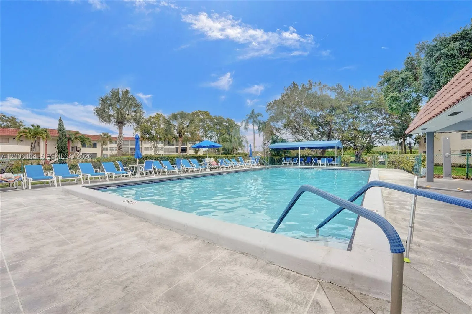 811 S Hollybrook Drive #207