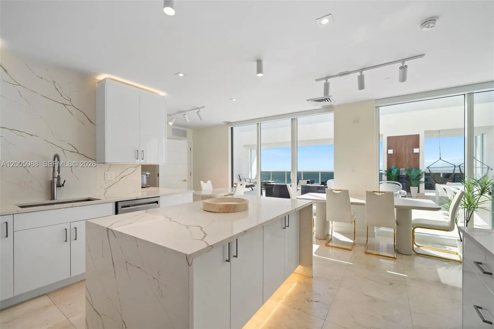 1830 S Ocean Drive #5103