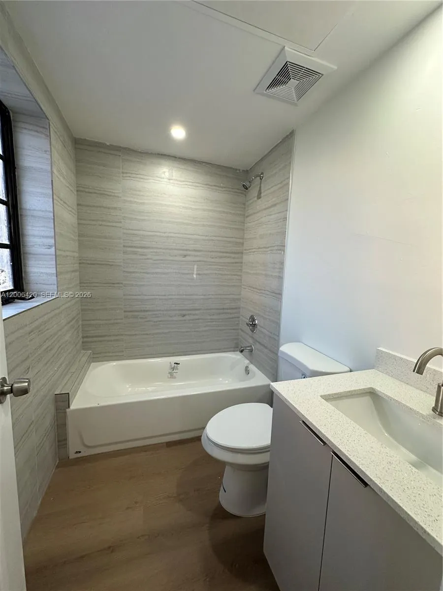 1619 Jefferson Avenue #206