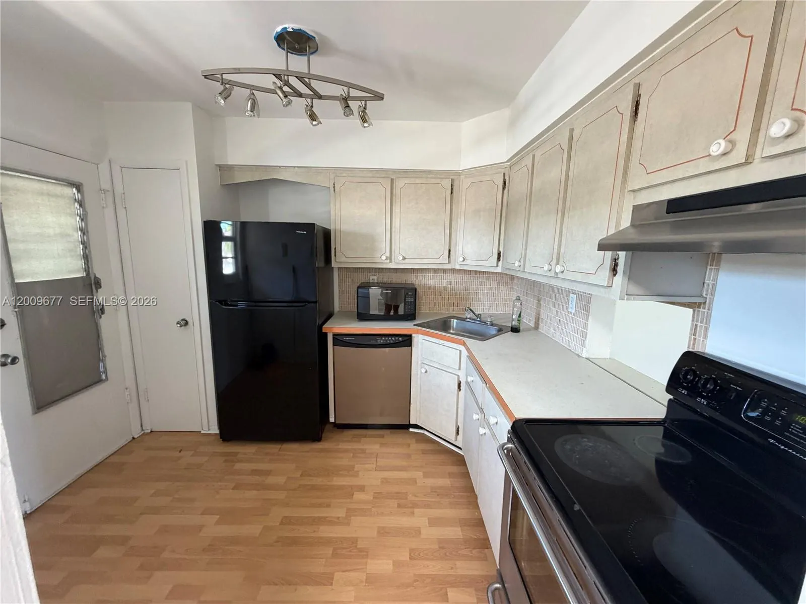 1530 NE 191st Street #205