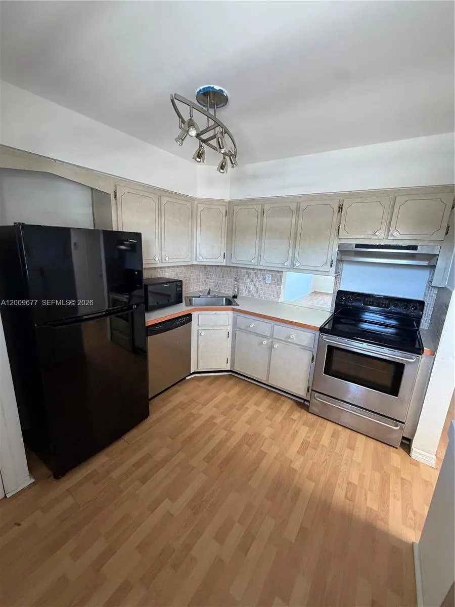 1530 NE 191st Street #205