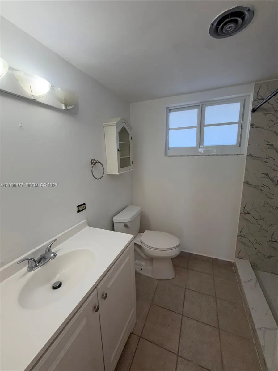 1530 NE 191st Street #205