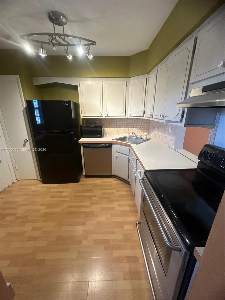 1530 NE 191st Street #205