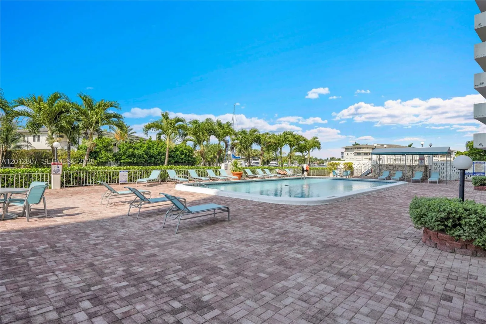 401 Golden Isles Drive #712