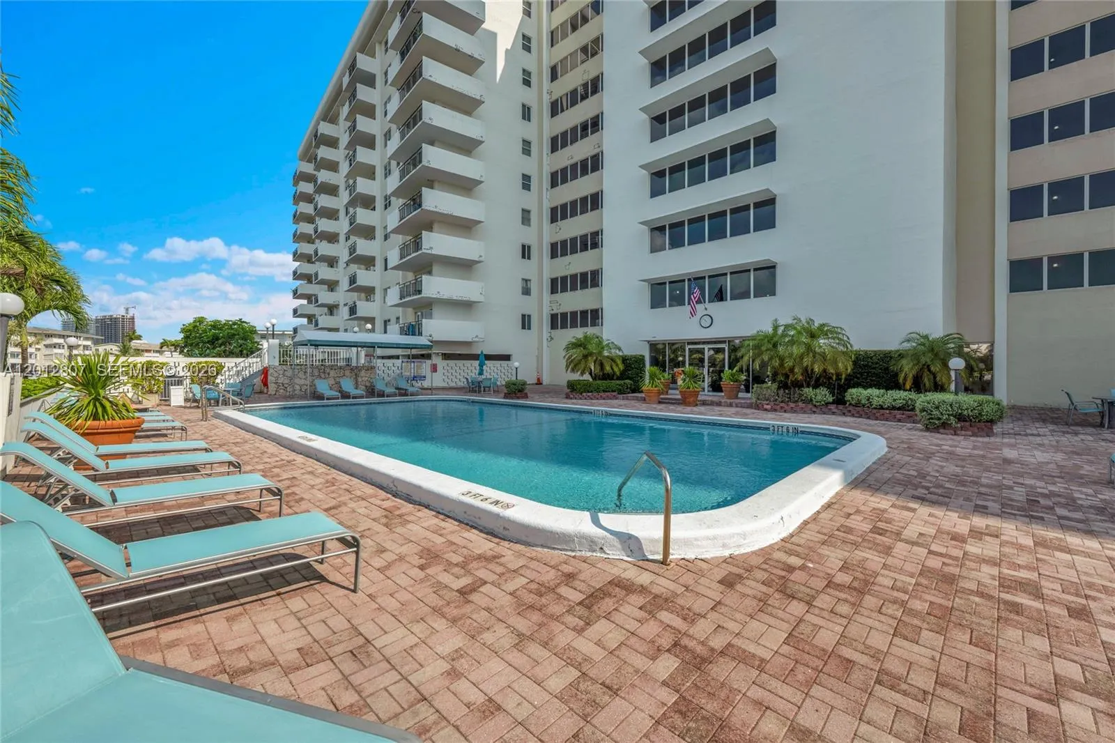 401 Golden Isles Drive #712