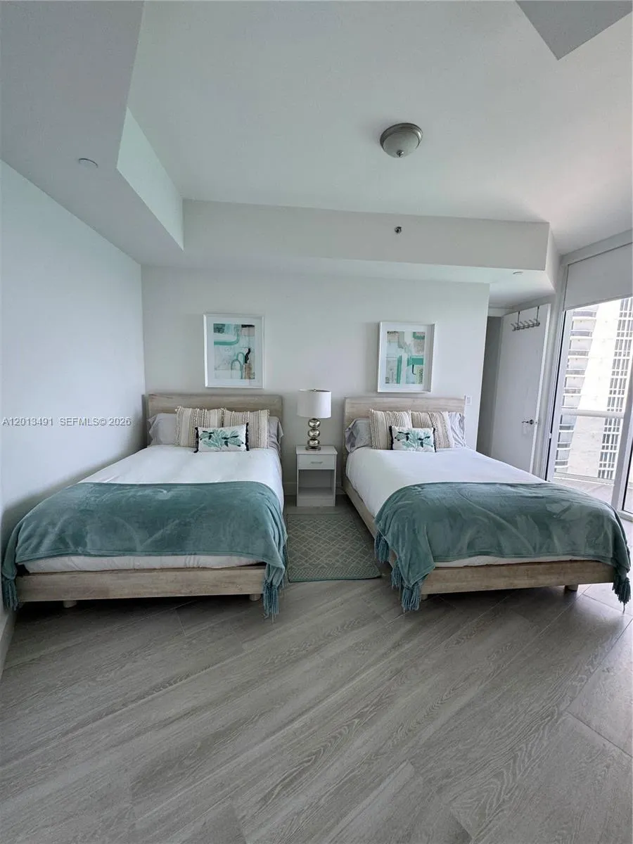 15811 Collins Avenue #2703