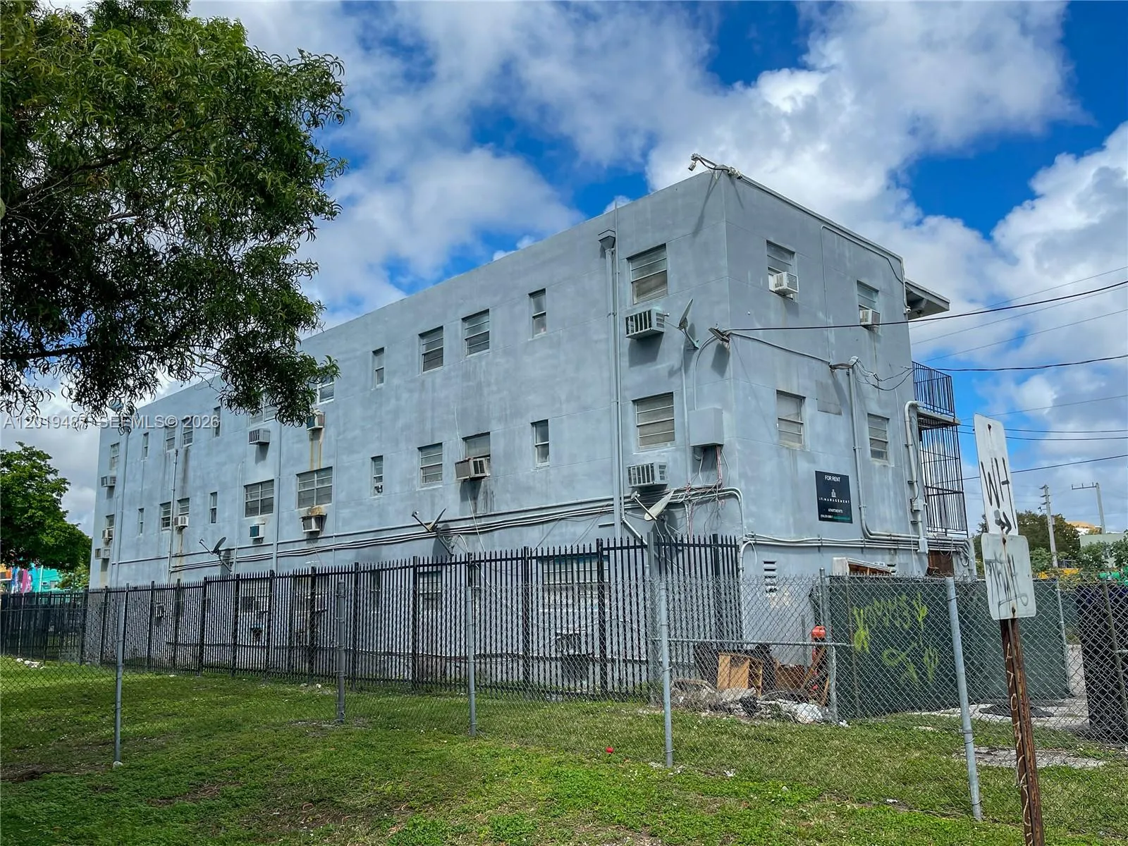220 NW 11th Terrace