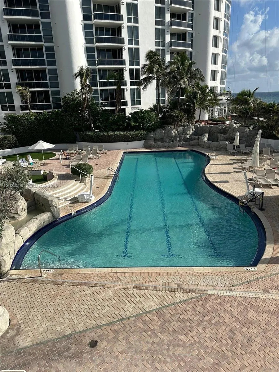 18001 Collins Avenue #2010