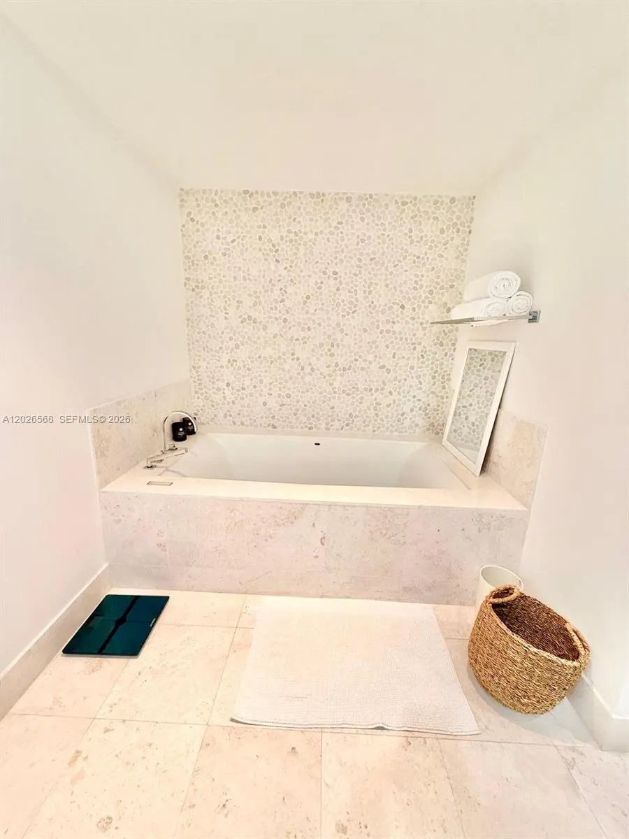 17121 Collins Avenue #1207